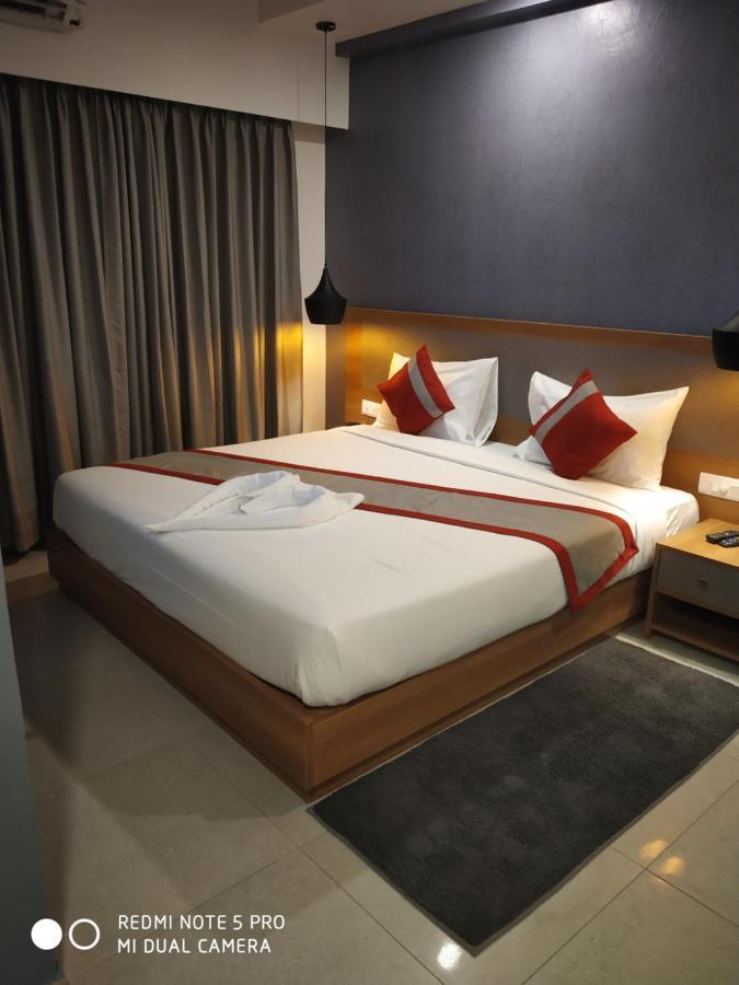Parkwood Suites Kadubeesanahalli-Fully Vaccinated Staff Bangalore Buitenkant foto